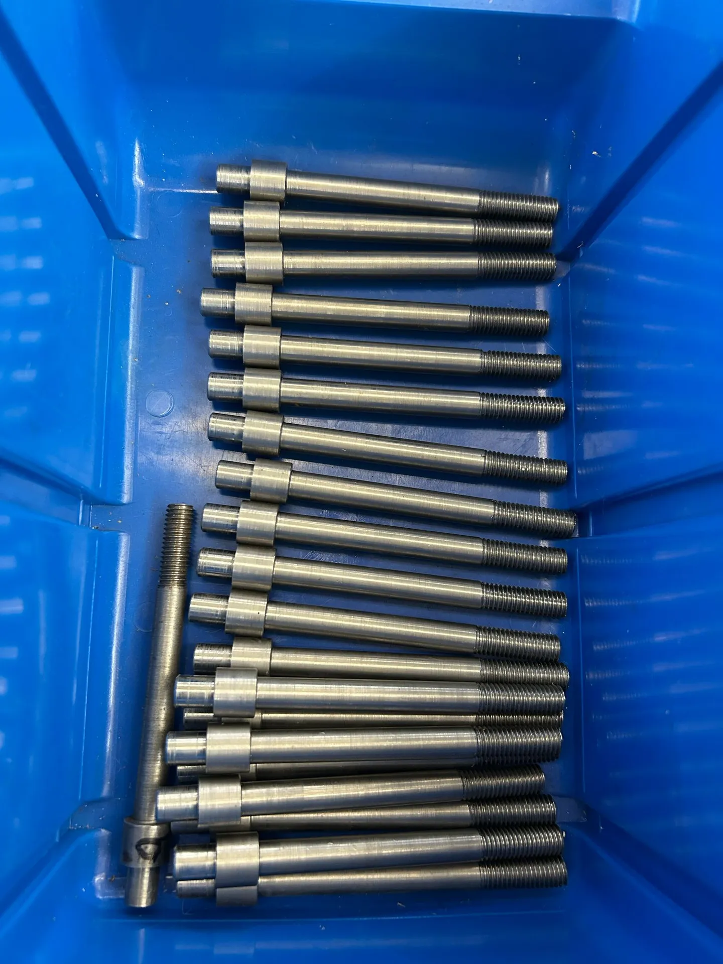 Long Specialized Screws 2